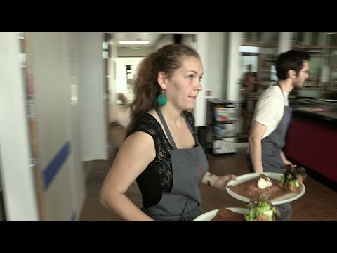 شاهد تقاليد صناعة الفطائر في بروتاني